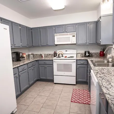 Elegant 3 Bedroom With Free Parking And Balcony Apartment Nashville