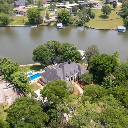 Luxury@lake Mansion Pool/hot Tub For Discerning Tastes Holiday home *