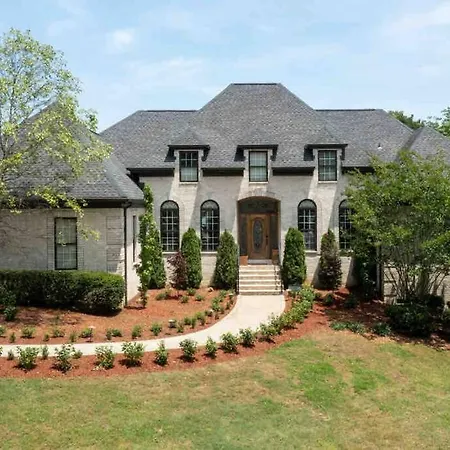 Luxury@lake Mansion Pool/hot Tub For Discerning Tastes Holiday home Nashville