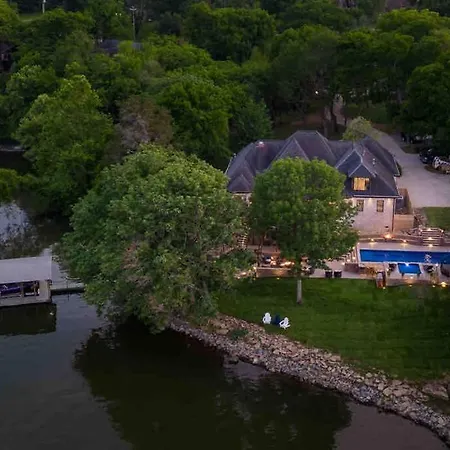 Holiday home Luxury@lake Mansion Pool/hot Tub For Discerning Tastes