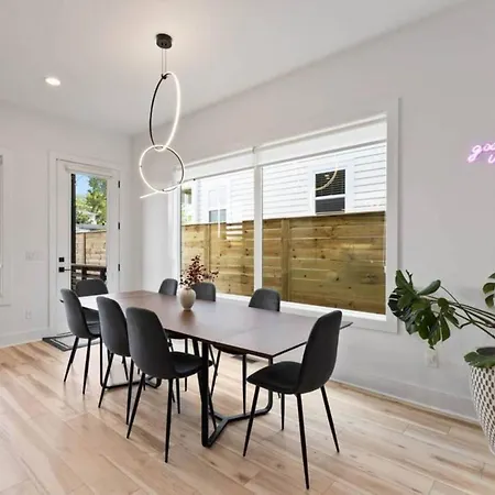 Luxurious 4bd Sleeps 12 Minutes To Downtown With Parking