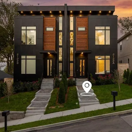 Holiday home Luxurious 4bd Sleeps 12 Minutes To Downtown With Parking