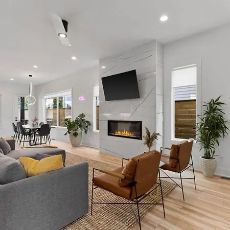 Luxurious 4bd Sleeps 12 Minutes To Downtown With Parking *