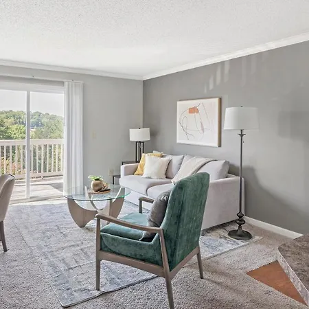 Apartment Modern In Prime Location Id8103x6