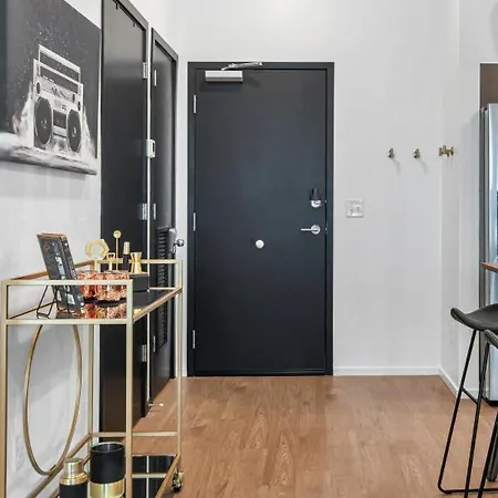Upscale Cozy With Pool, Patio, Parking *