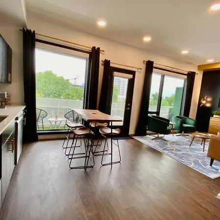 Chic Modern Pool, Patio, Parking