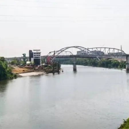 Walk To Downtown Broadway With Pool, Free Parking, And Gym Nashville