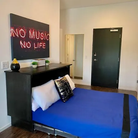 Chic Modern Pool, Patio, Parking Holiday home Nashville