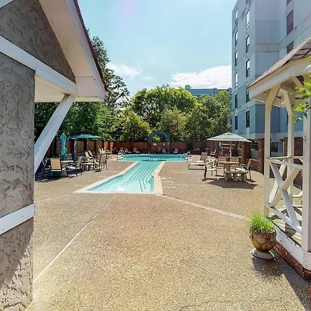 On Famous Music Row - Pool, Parking, Walk To Bars Holiday home Nashville