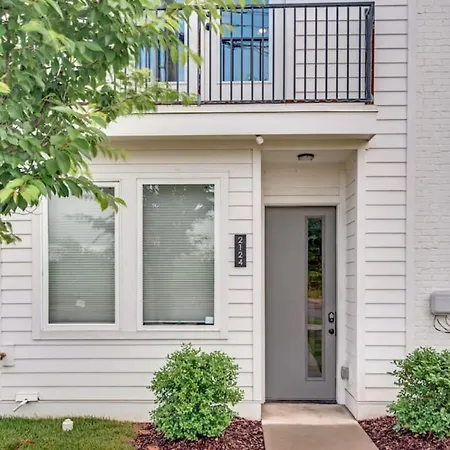 Holiday home Star Retreat Townhome With Garage 3 Miles To Downtown Nashville