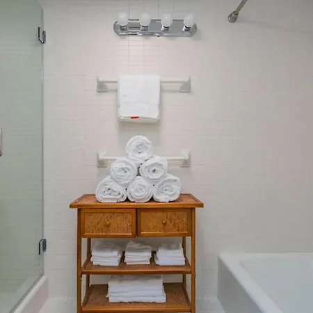 To The Stars On Music Row With Pool And Free Parking Holiday home *