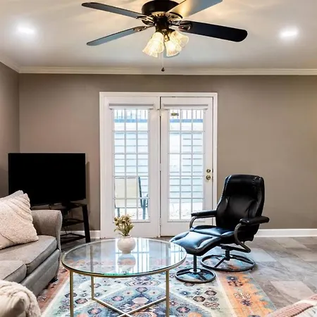 Downtown Condo, Walk To Broadway With Free Parking * Nashville