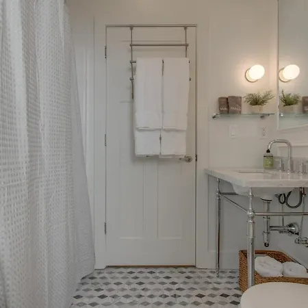 Luxury By Music Row Belmont Vanderbilt Free Parking Holiday home *