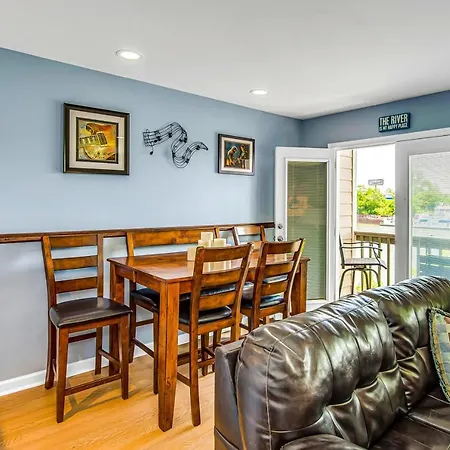 Holiday home Riverfront View Near Downtown, Walk To Restaurants
