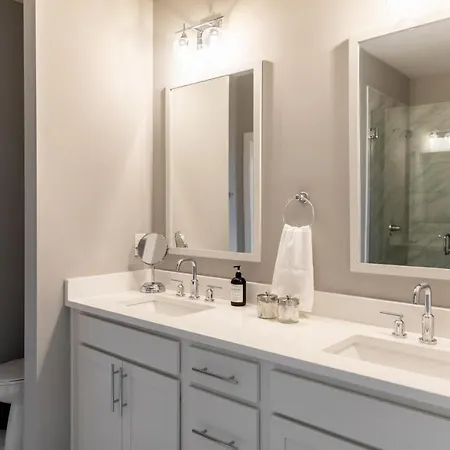 Star Retreat Townhome With Garage 3 Miles To Downtown Holiday home *