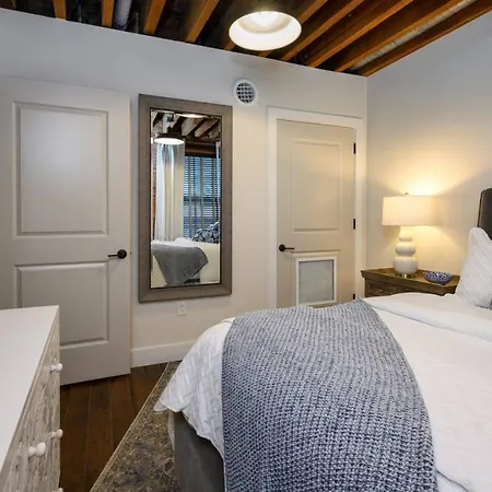 Holiday home Regal Retreat In Pool Gym Free Parking