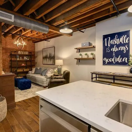 Regal Retreat In Pool Gym Free Parking Nashville