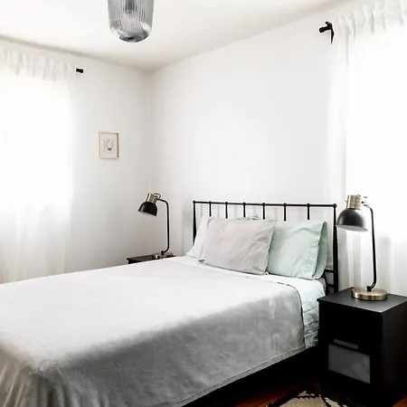 Mid-century Modern Near Downtown With Free Parking