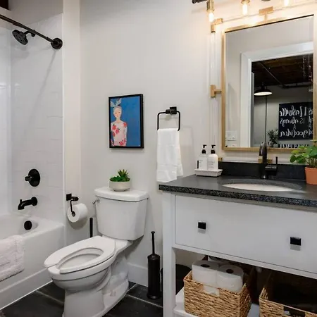 Regal Retreat In Pool Gym Free Parking Holiday home *