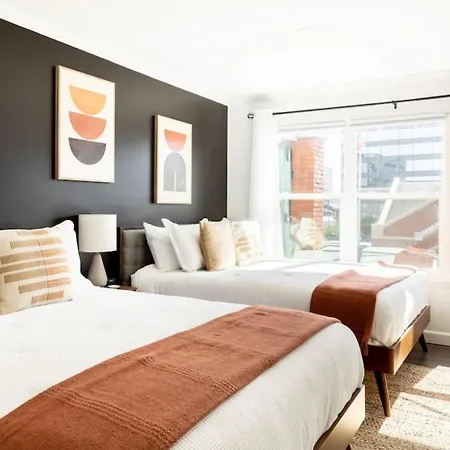 Stylish Downtown With Patio & Free Parking * Nashville