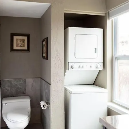 Apartment Downtown Condo, Walk To Broadway With Free Parking Nashville