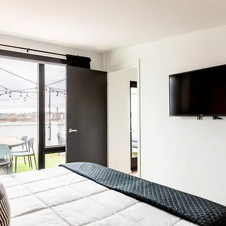 Apartment Stunning River View Walk To Downtown Rooftop Patio *