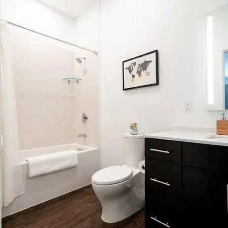 Chic Modern Pool, Patio, Parking * Nashville