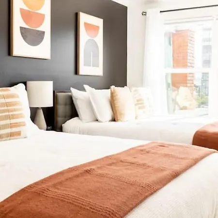 Stylish Downtown With Patio & Free Parking Apartment *