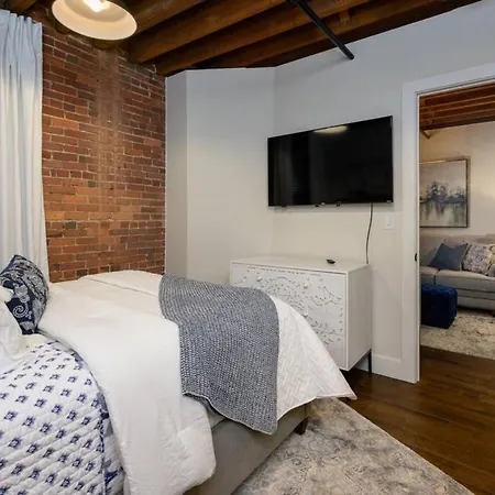 Regal Retreat In Pool Gym Free Parking Nashville