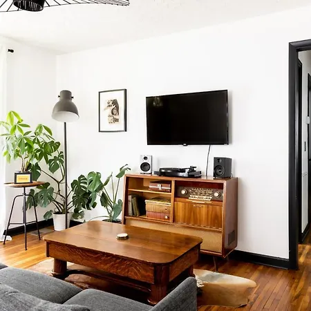 Mid-century Modern Near Downtown With Free Parking *