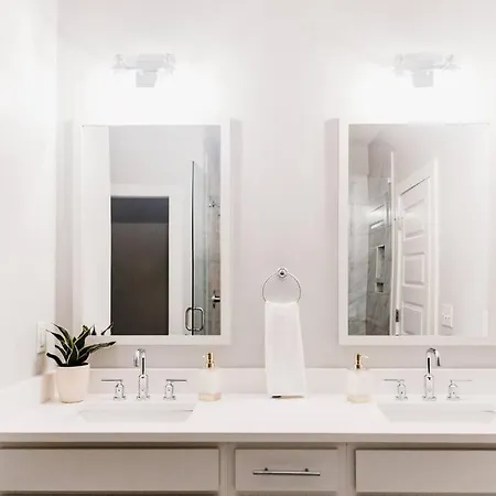 Sleeps 20~modern~2 Townhouses~near Downtown Hotel Nashville