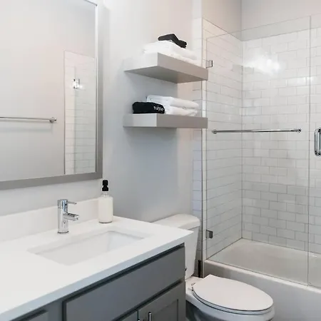 Sleeps 20~modern~2 Townhouses~near Downtown Hotel