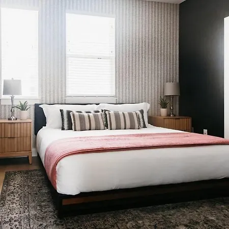 Hotel Sleeps 20~modern~2 Townhouses~near Downtown Nashville