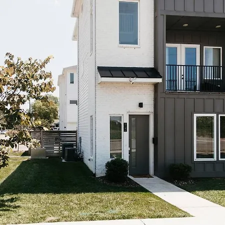 Sleeps 20~modern~2 Townhouses~near Downtown Hotel Nashville