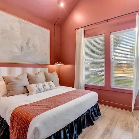 Location 5 Mins To Broadway Sleeps 8 Holiday home