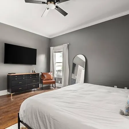 Holiday home *new*nations Station*:entire 4 Bedroom 3 Bath* Nashville