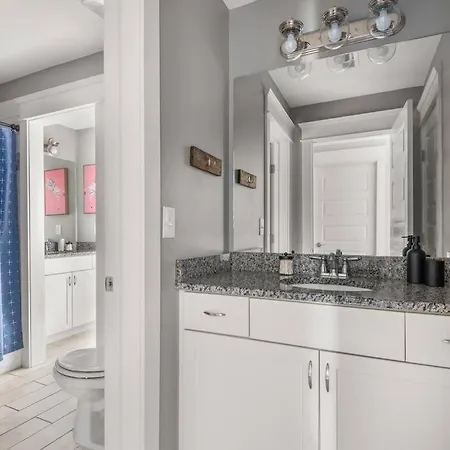 *new*nations Station*:entire 4 Bedroom 3 Bath* Holiday home Nashville