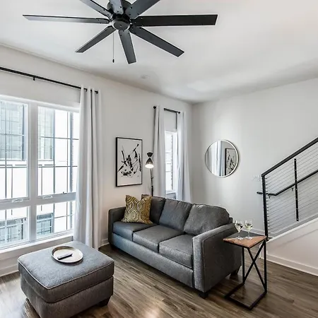 Holiday home Brand New 4 Bedroom 4bath Townhome With Amazing Rooftop! *