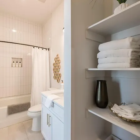 Brand New 4 Bedroom 4bath Townhome With Amazing Rooftop! *