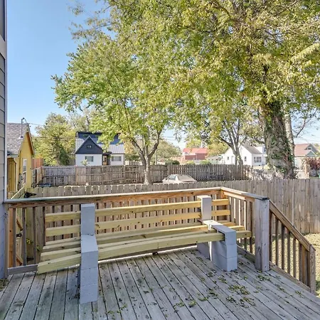 Vibrant With Deck, 2 Mi To Downtown Nashville! Nashville