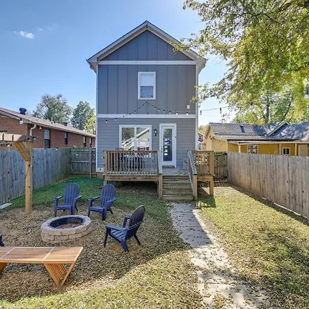 Holiday home Vibrant With Deck, 2 Mi To Downtown Nashville!