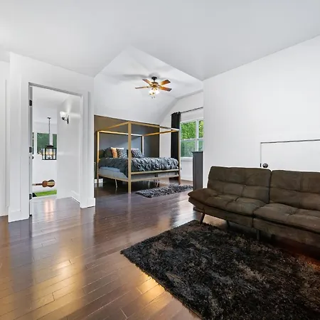 Spacious 3 Bedroom 6 Beds House With Large Yard * Nashville