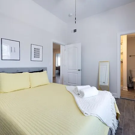 Hotel Nash Luxe W King & Fire Pit Fun & Games! 3*