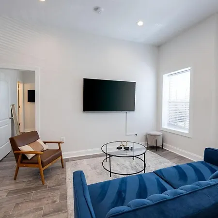 Hotel Nash Luxe W King & Fire Pit Fun & Games! 3*