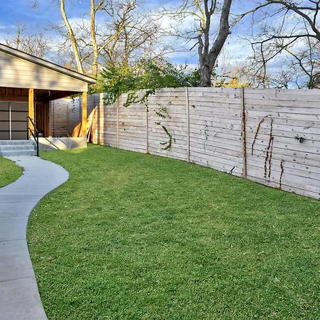 Spacious 4bd 5 Min To Downtown, Roof Deck, Game Room, Private Garage *