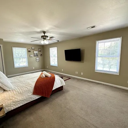 Ace W Hot Tub Only 15 Mins To Broadway! Apartment *