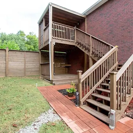 Apartment Ace W Hot Tub Only 15 Mins To Broadway!