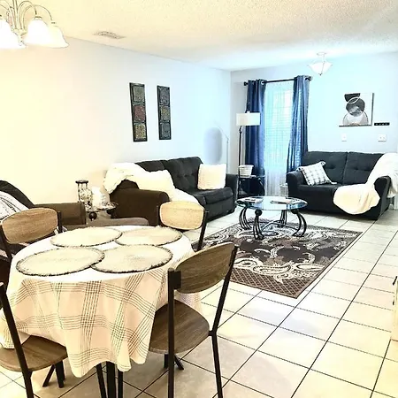 Apartment Lovely 2-bedroom W/balcony And Free Parking
