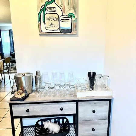 Lovely 2-bedroom W/balcony And Free Parking Apartment