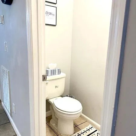 Lovely 2-bedroom W/balcony And Free Parking * Nashville